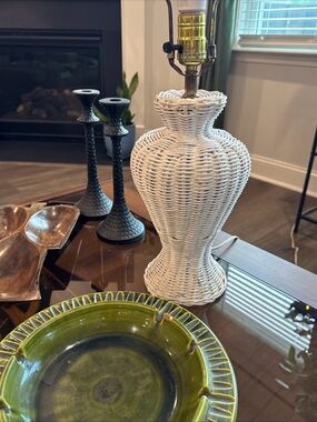Source Unknown White Wicker Vase-Style Table Lamp
